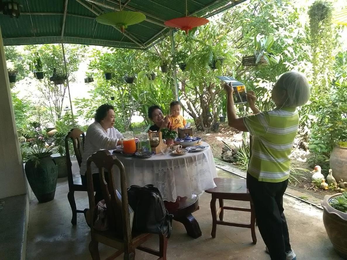 Baan Sithepaban Guesthouse Phitsanulok Exterior foto