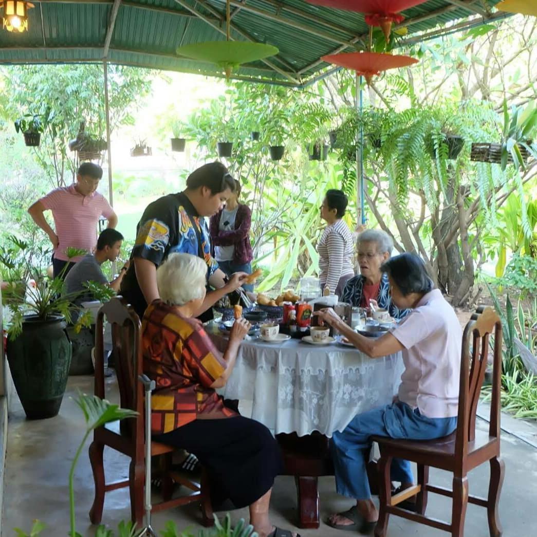Baan Sithepaban Guesthouse Phitsanulok Exterior foto